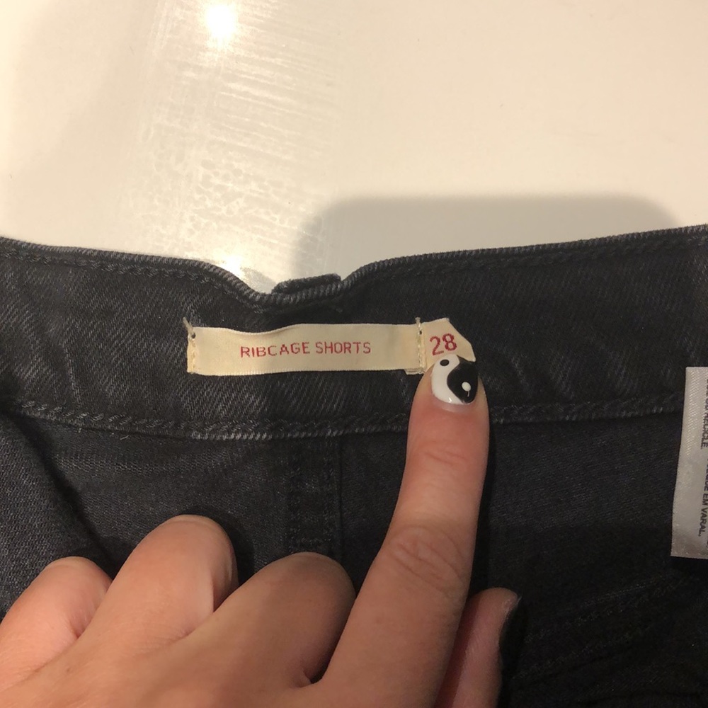 Levi Shorts - Picture 3 of 3